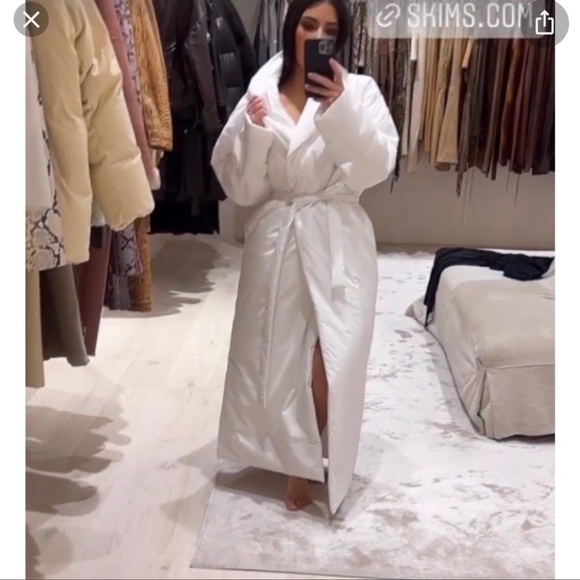 SKIMS Other - SKIMS Duvet robe HARD TO FIND!